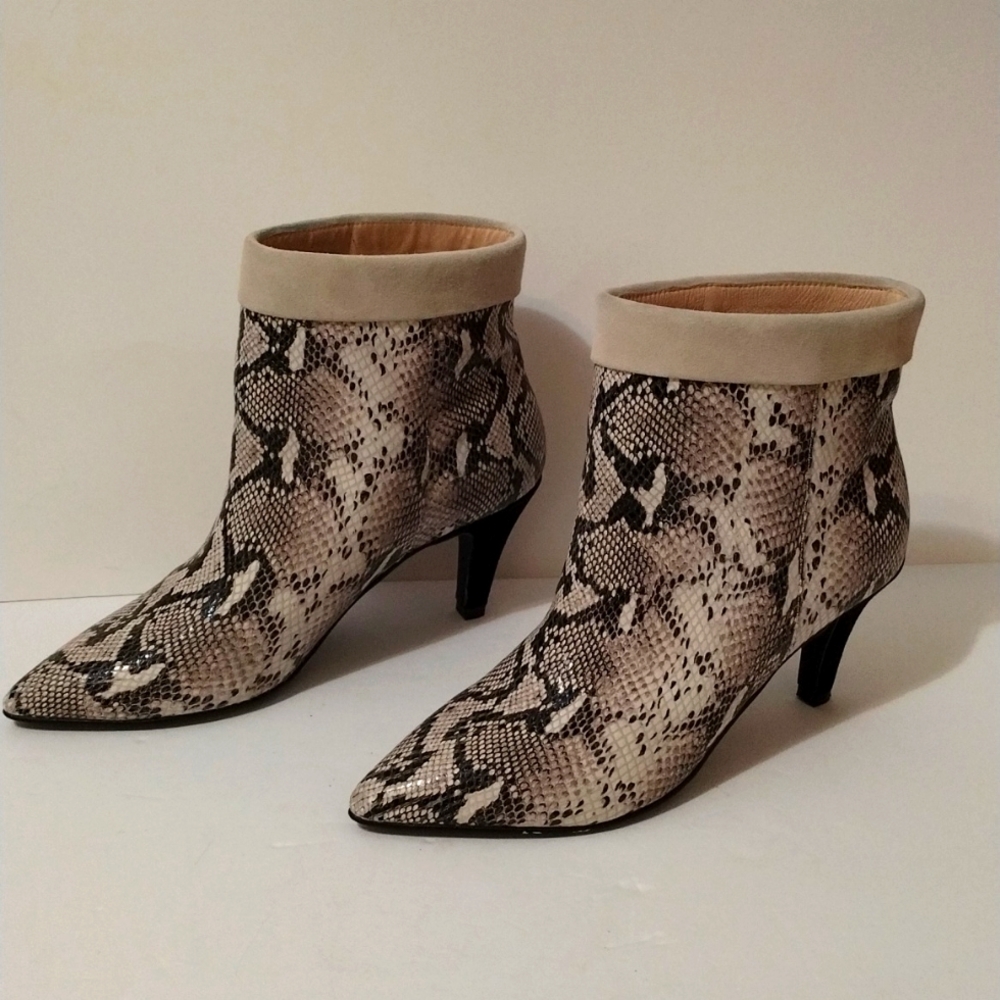 42 Gold Print Snakeskin Ankle Heel booties Size 7.5 or‎ 38
